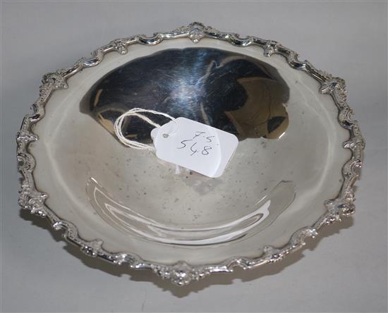 A George V silver pedestal bowl, 7.5oz.